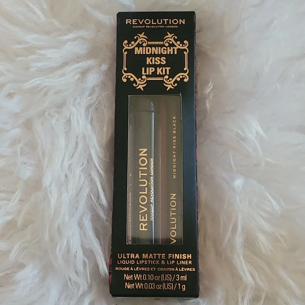 REVOLUTION Midnight Kiss Lip Kit
